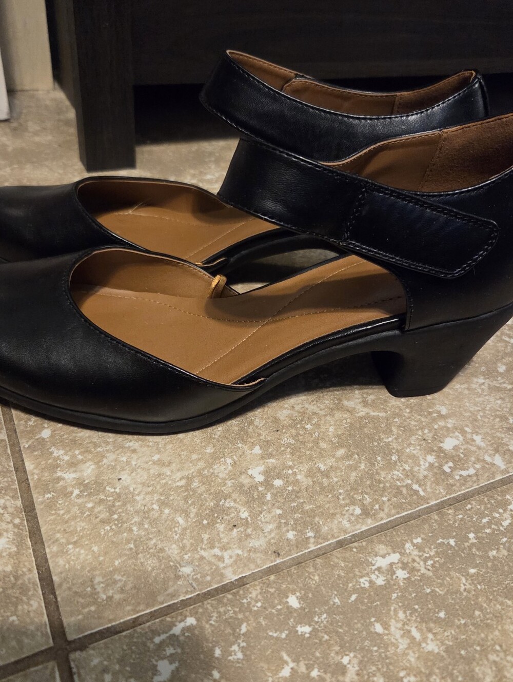 Easy Spirit Womens Black Faux Leather Pumps Comfort Slip On Shoes Size 11 M - Picture 3 of 9